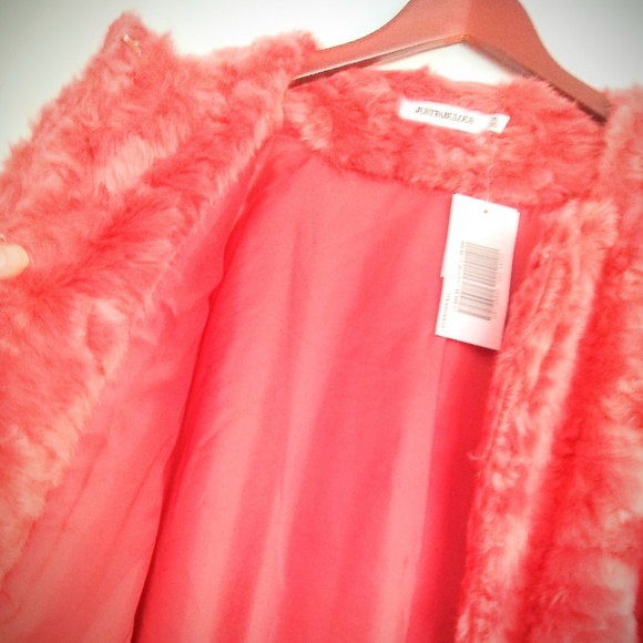 JustFab Strawberry Faux Fur Coat NWT - Picture 4 of 5